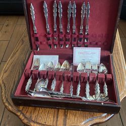 Set De Cubiertos Y Para Servir De Plata