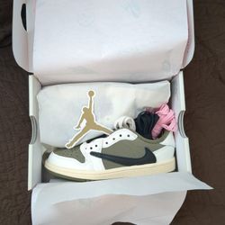 12 C - Travis Scott X Jordan 1 Low “ Medium Olive” 