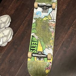 DGK SKATEBOARD