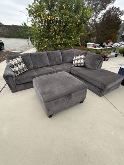 GRAY L SHAPE COUCH