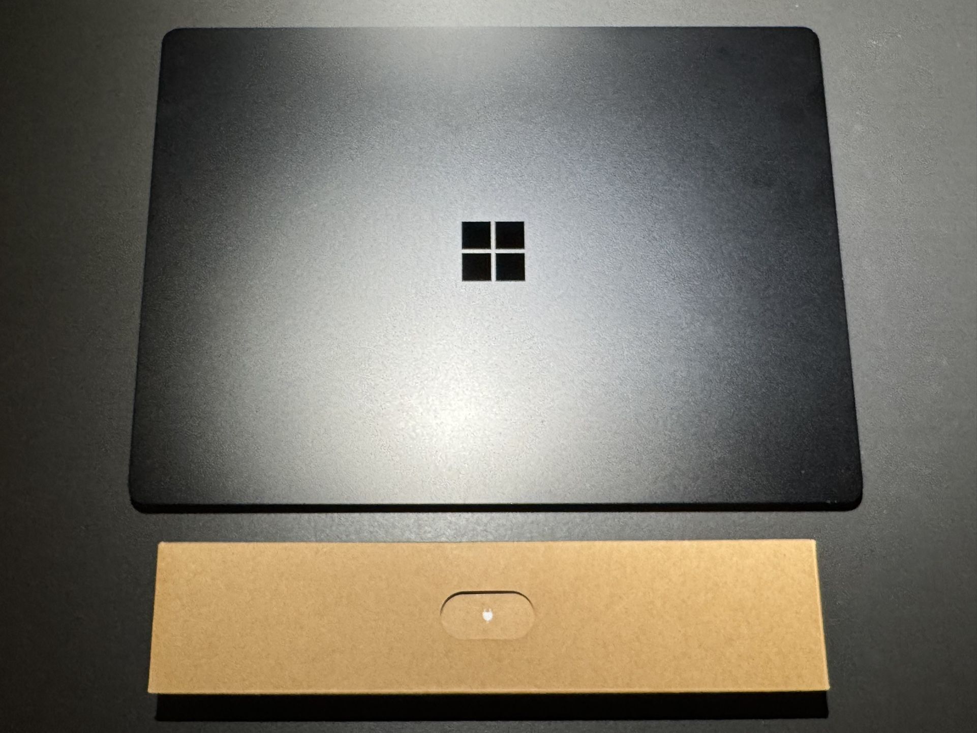 Microsoft Surface Laptop 3 - 13.5" (TouchScreen, 16GB RAM, 256GB SSD, Intel Core i7)