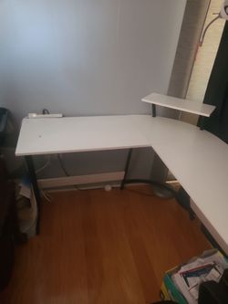 Corner desk