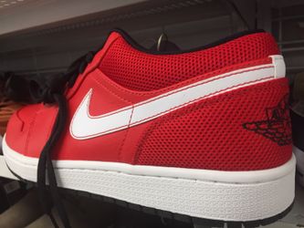 Jordan 1 low sz 11.5
