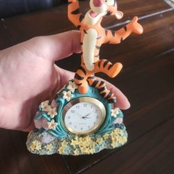 VINTAGE  DISNEY  TIGGER FIGURINE  CLOCK 