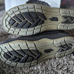 Women's North Face Snow Boots 7.5