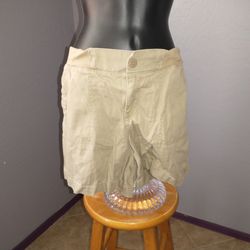 Tommy Hilfiger beige shorts size large
