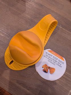 Hands Free Baby Bottle Holder