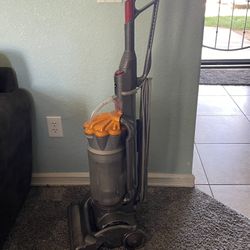 Good Working Dyson Vacuum Cleaner