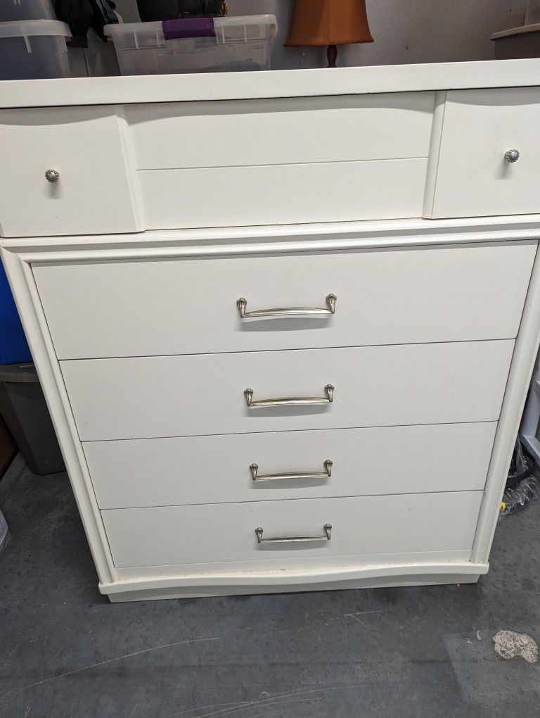 Dresser Off White Dovetail 