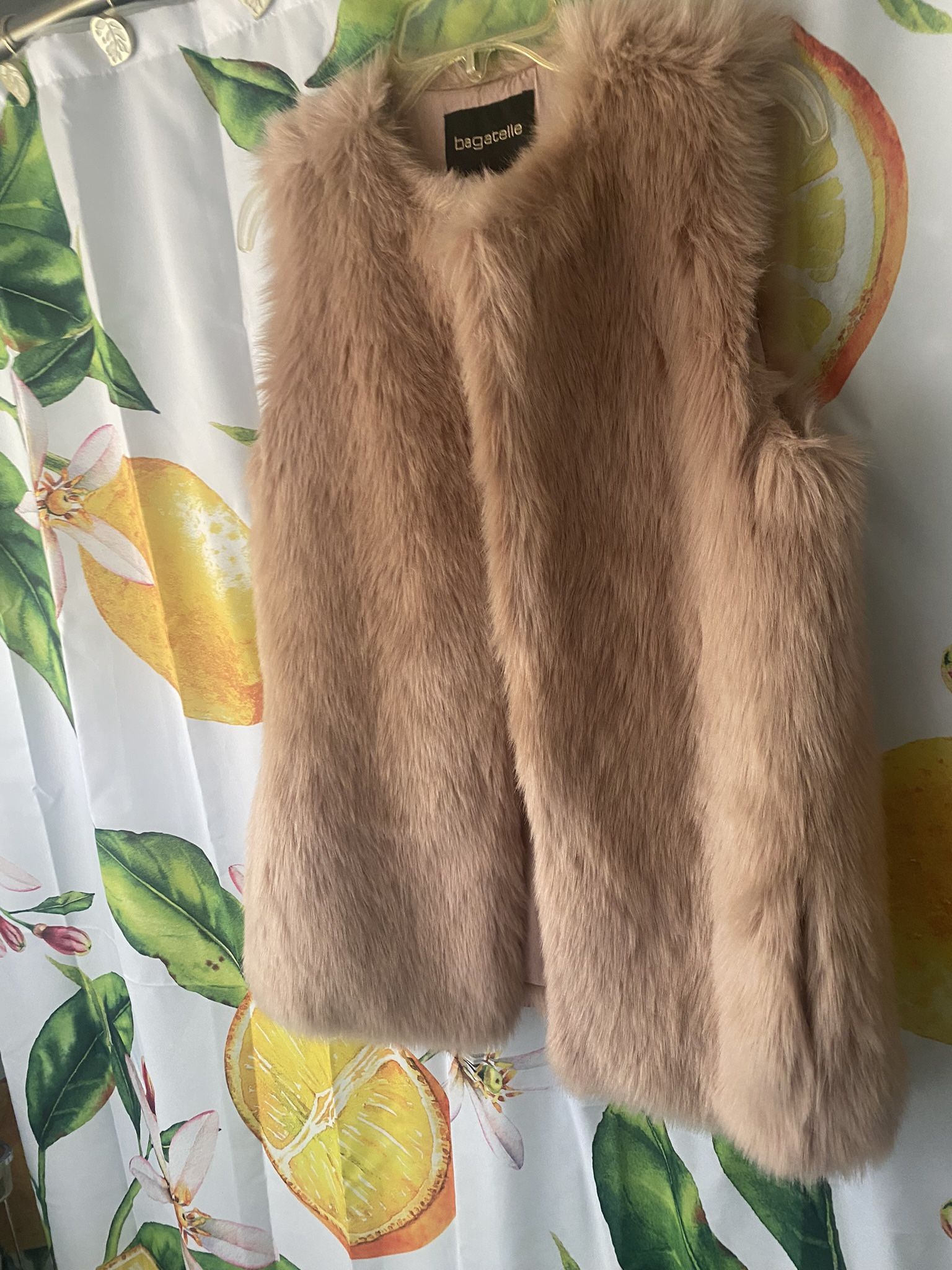 BAGATELLE Pink Fur Vest Jacket size small pictures don’t give the full Beauty