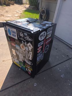 Mini Fridge ( Pick up )