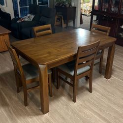 Comedor De 4 Sillas. Dining Table With 4 Chairs 