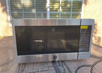 GE 1.1 Microwave Oven