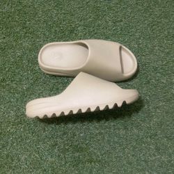 Adidas Yeezy Slide Resin Size 10 Men $120.00 