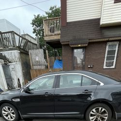 2010 Ford Taurus