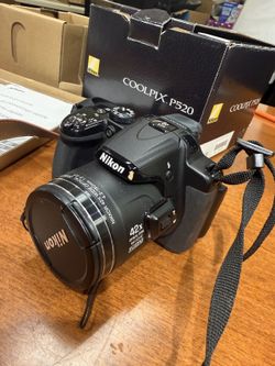 Nikon Coolpix P520 18MP Camera, 42x Zoom - Original Box & Accessories