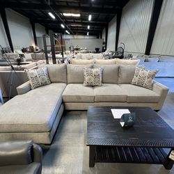 CLEARANCE: 2pc Mason Sectional