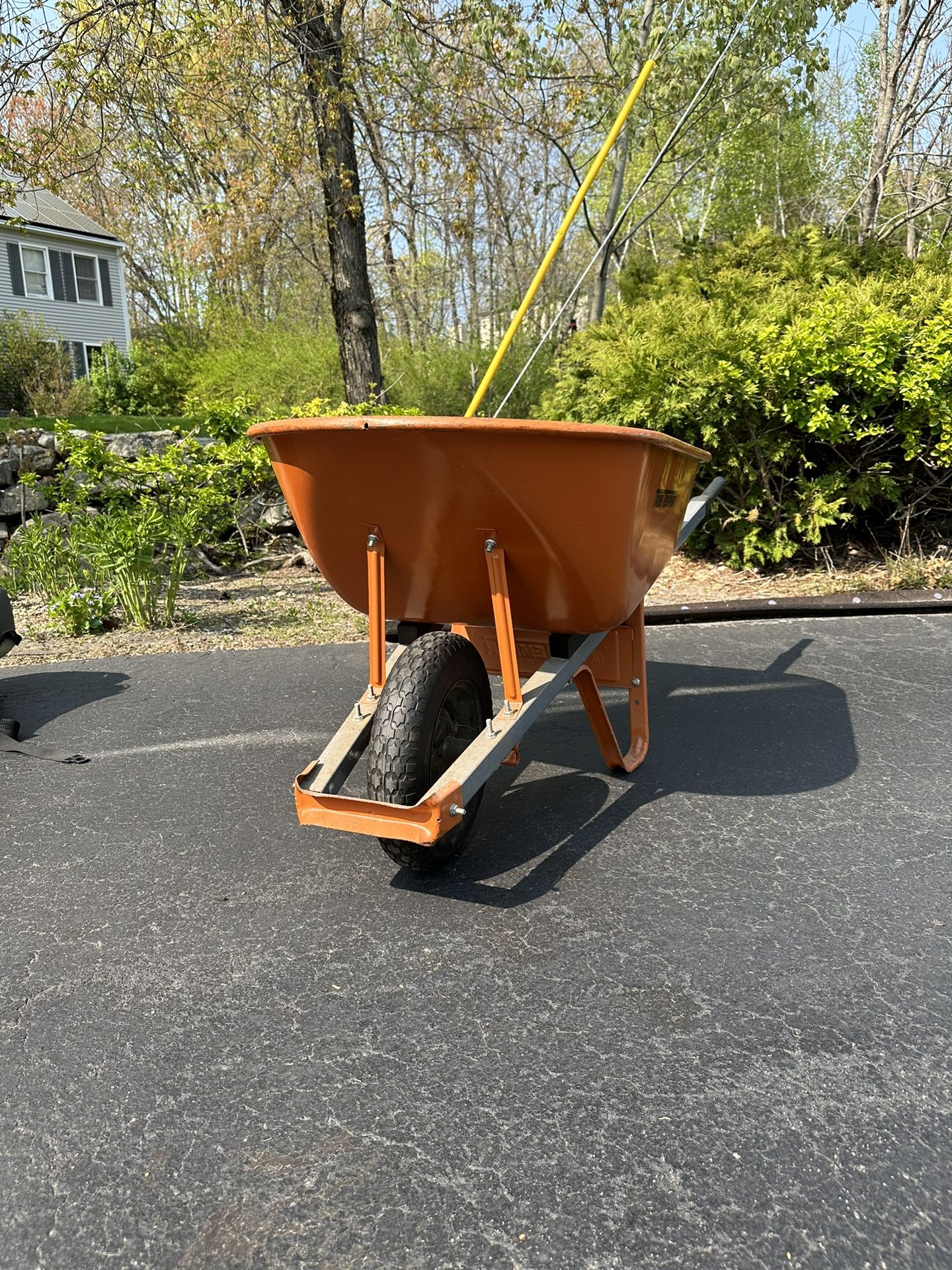 True Temper Metal Wheelbarrow