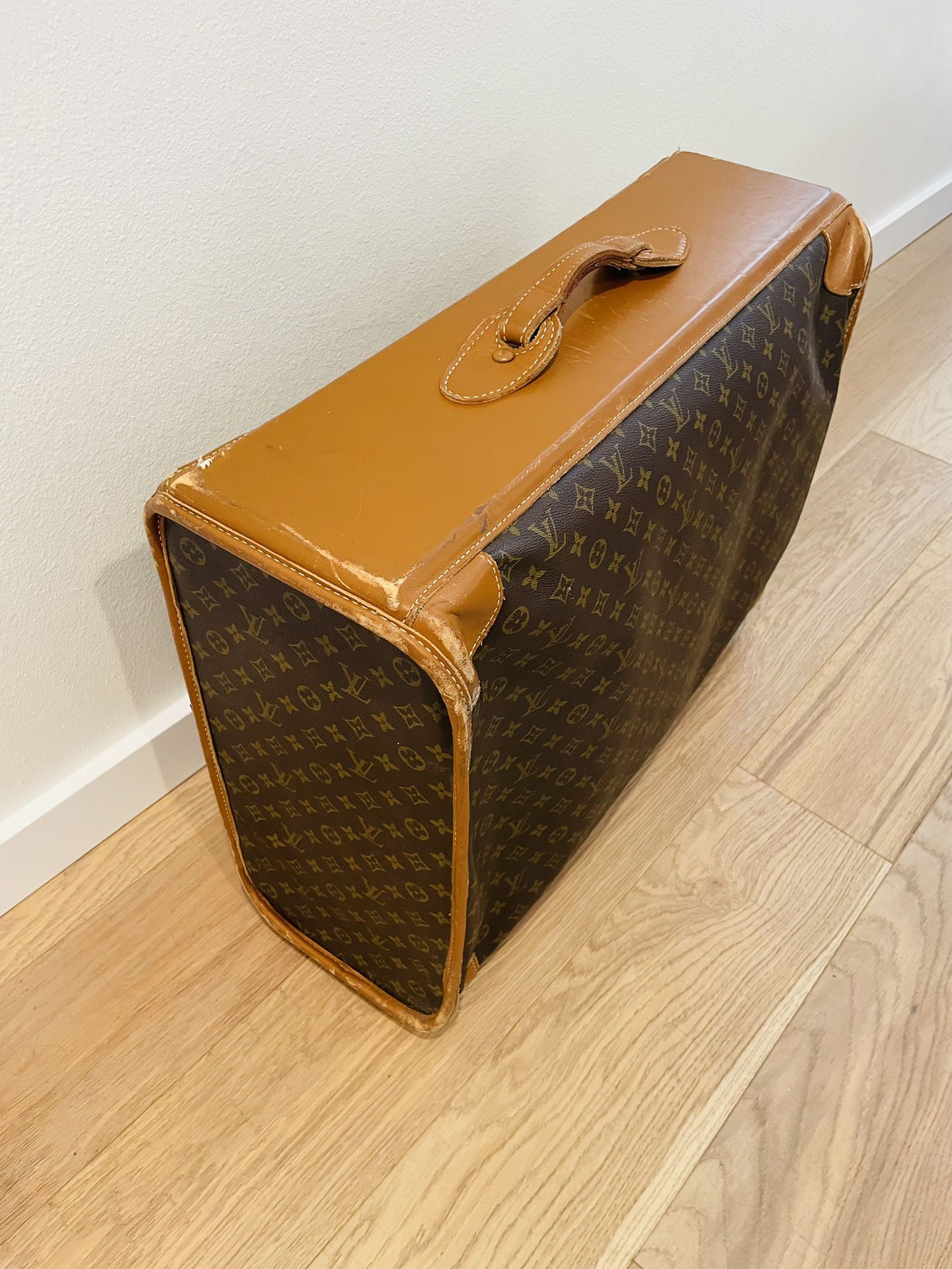 Authentic 1980S Louis Vuitton, Pullman Suitcase for Sale in Sumner