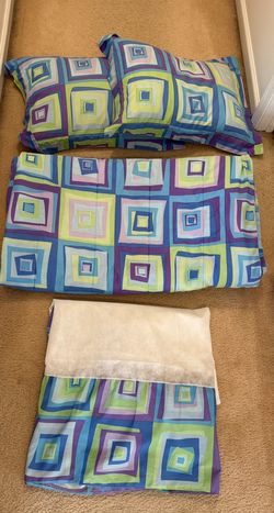 Full Size Comforter, Dust Ruffle, And Pillow Sham