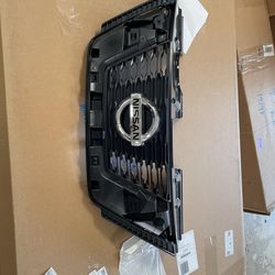 18 Nissan Rogue Grill