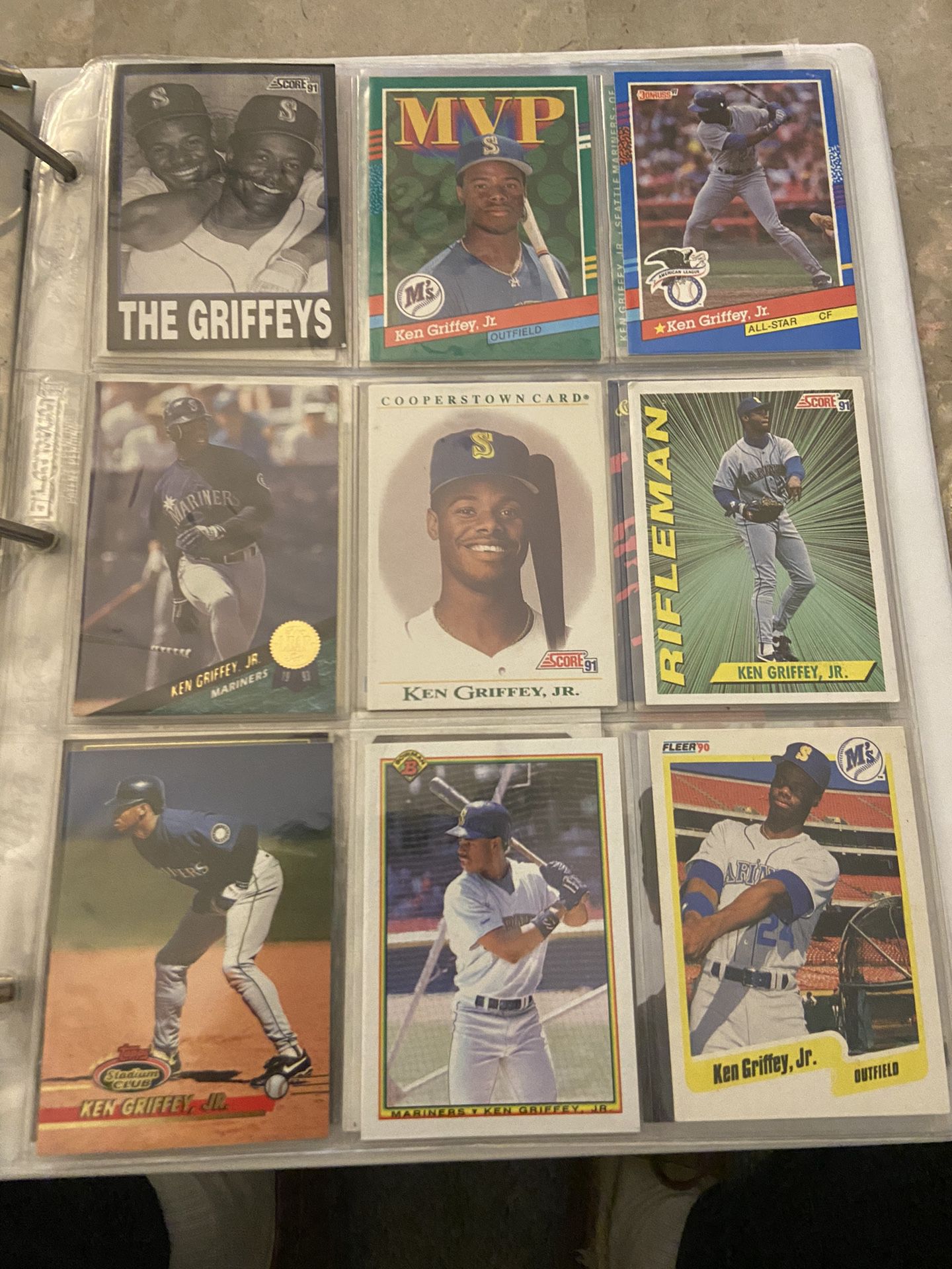 99 Ken Griffey Jr Cards - Lot Of Ken Griffey 
