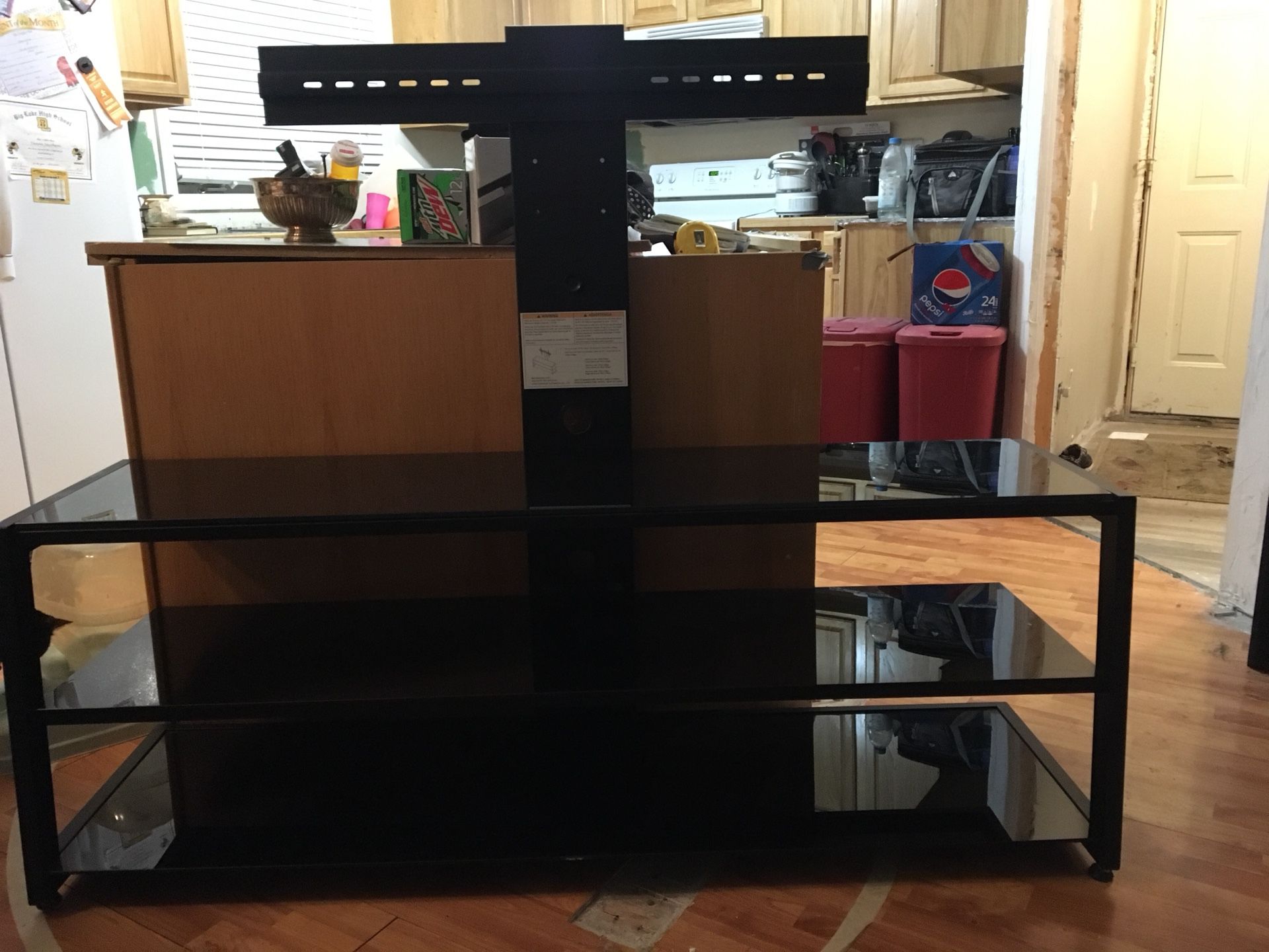 Tv stand (like new)