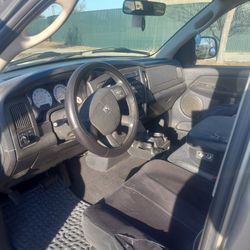 2005 Dodge 4puertas Título Limpio Smog Listo 