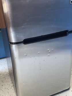 RCA 3.2cu Mini Fridge With Freezer