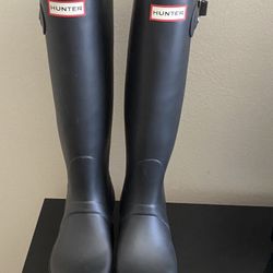 Hunter Tall Rain Boots Size 9 New