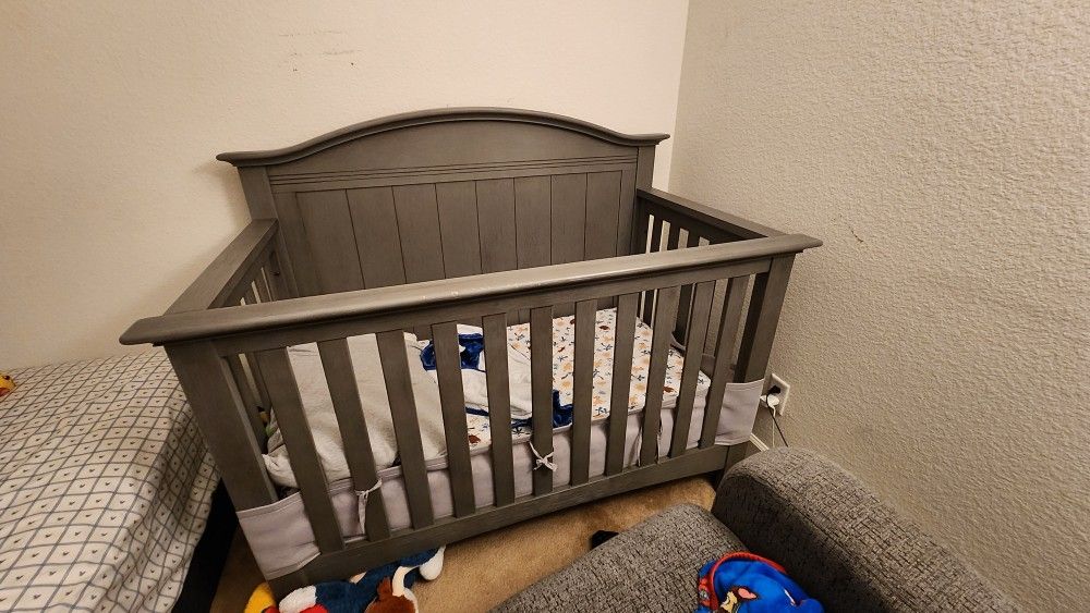 Baby Crib For Sale.