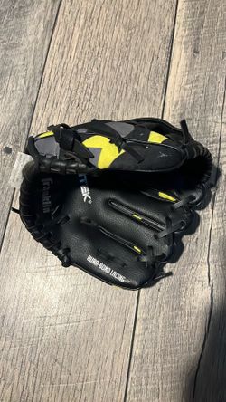Franklin digitek t-ball glove! Like new!