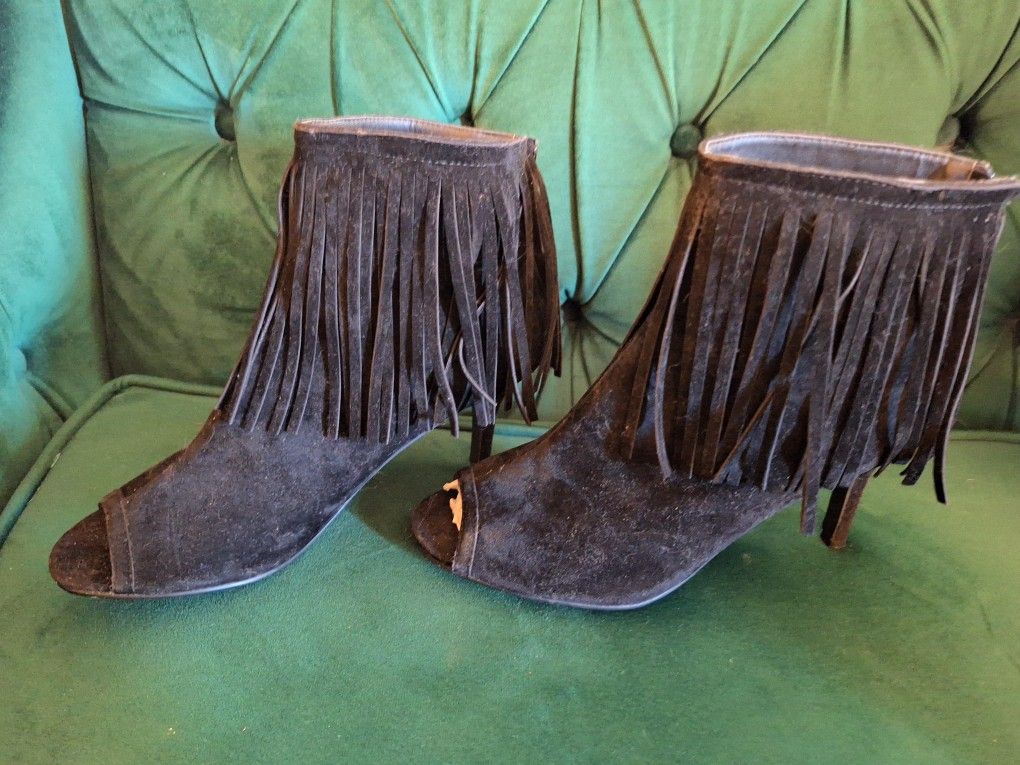 BEAUTIFUL BLACK PEEK A BOO FRINGED BOOTS NEVER USED!