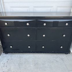 Simmons black 6 Drawer Dresser