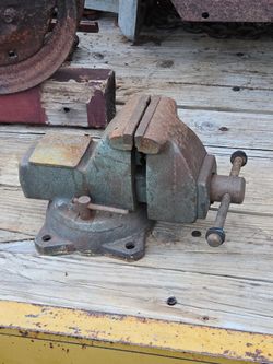 4" vise