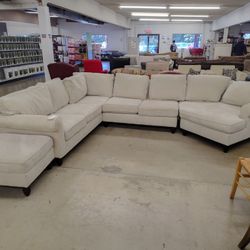 3pc Cream Sectional Sofa W/ Ottoman