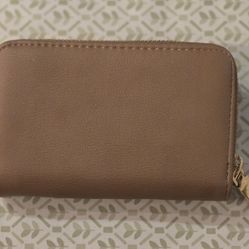 Ladies Wallet, Zips And Snaps Close For Convenience 