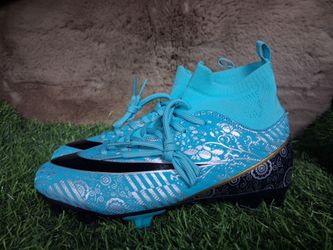 Soccer cleats us size 2.5youth