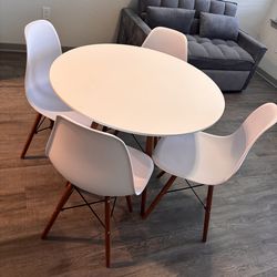 Round Dining Table - Great Conditio
