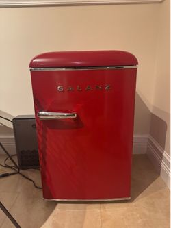 Galanz Retro Mini Fridge - Red