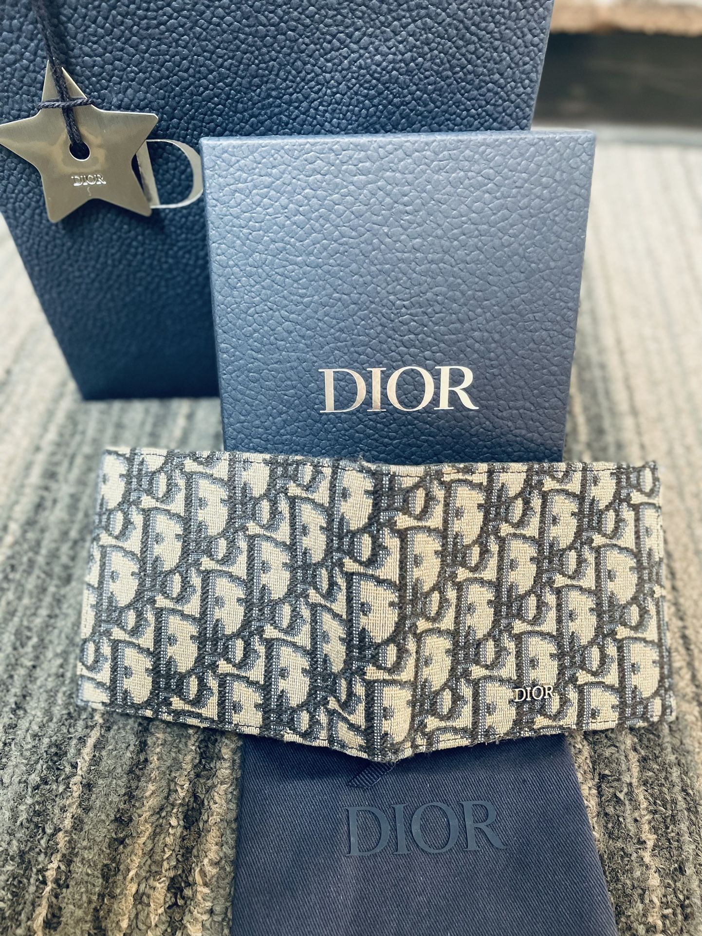 Authentic CD dior Men Bi Fold Wallet.