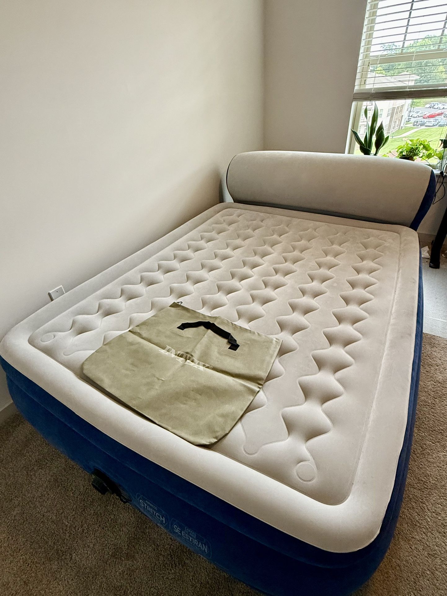 Intex Headboard 18" Queen Dura-Beam Deluxe Raised Air Bed Mattress with Built-in Pump - With carry case