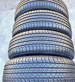 235 65 18 Michelin Tires Con 80% de Vida Las 4