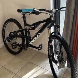 Bike Full Suspensión 29” Medium Hydraulic Brakes.