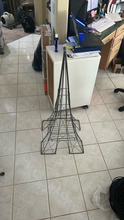 Eiffel Tower Garden Decoration