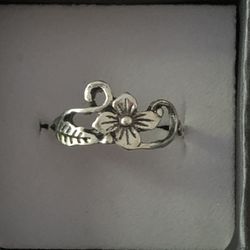Cute Silver Flower Ring - Size 5.5
