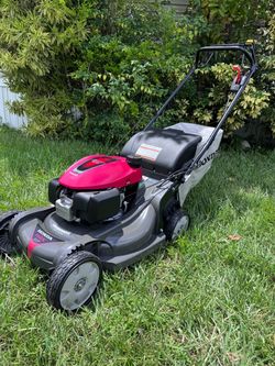 BRAND NEW HONDA HRX-217 /200cc (HRX217K6HYAA/GJAVA1880271/SERIAL # MAMA-1740494)TWIN BLADE /STOP BLADE CONTROL SYSTEM, XENOY DECK NEVER GER RUST, DENT