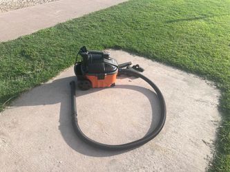 New RIDGID portable vacuum) shop vac 4 gallon