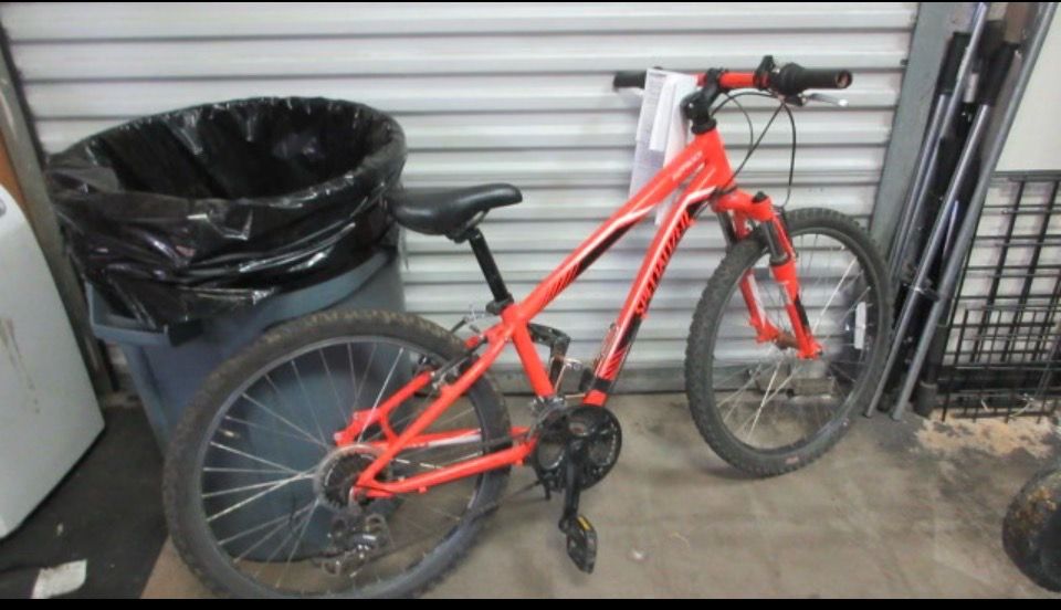 Used Specialized Hotrock 24" 21-Speed 2016 Orange Kids Mountain Bicycle