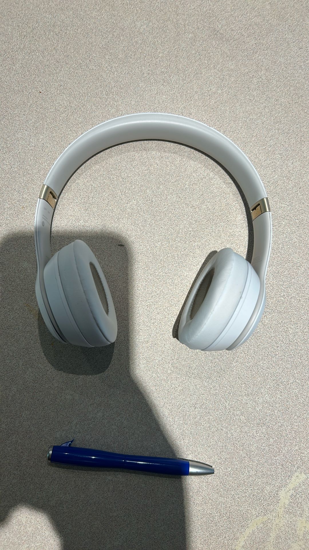 White Solo Beats 4’s